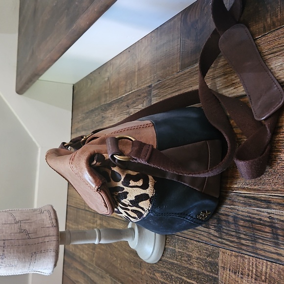 The Sak‎ Stylish Brown and Black Leather & Leopard Print Women's Crossbody Bag. - Picture 5 of 9